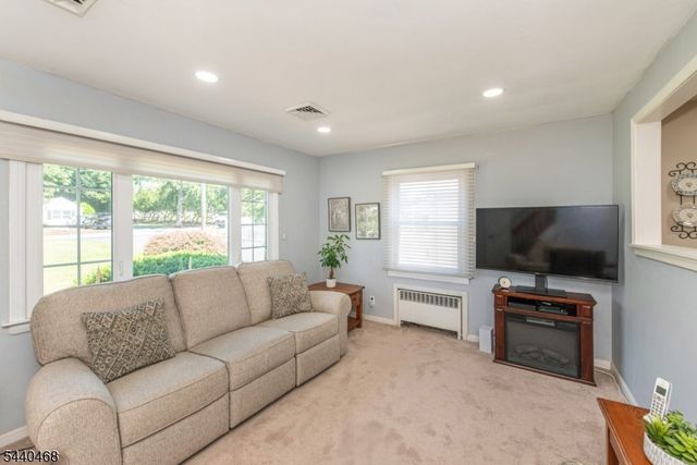 56 Village Dr, Wayne Twp., NJ 07470