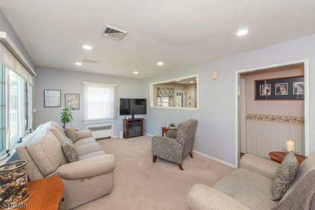 56 Village Dr, Wayne Twp., NJ 07470