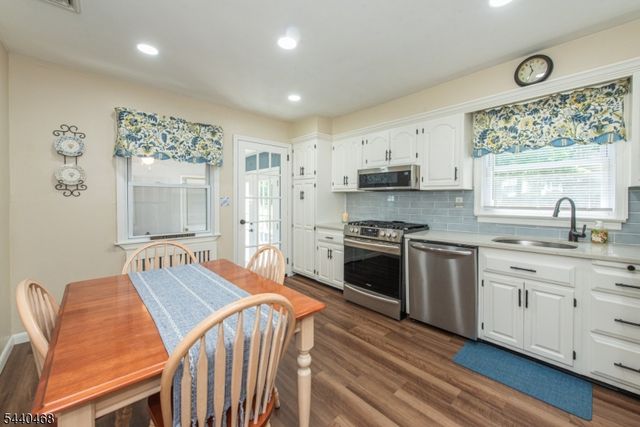 56 Village Dr, Wayne Twp., NJ 07470