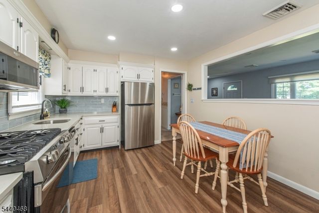 56 Village Dr, Wayne Twp., NJ 07470
