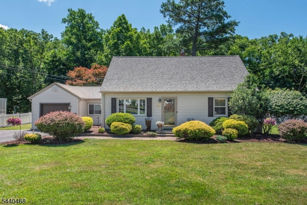 56 Village Dr, Wayne Twp., NJ 07470
