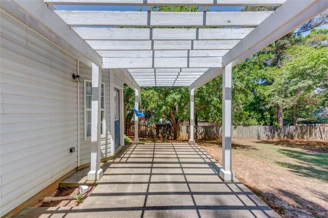 502 Towler Shoals View, Loganville, GA 30052
