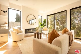 839 Waterloo Street, Los Angeles, CA 90026