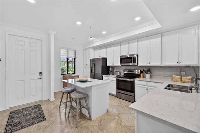 9584 Trevi CT 5214, Naples, FL 34113