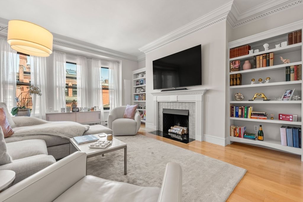 333 Commonwealth Ave 14, Boston, MA 02115