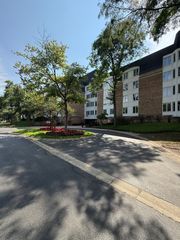 150 Lake Boulevard 107, Buffalo Grove, IL 60089