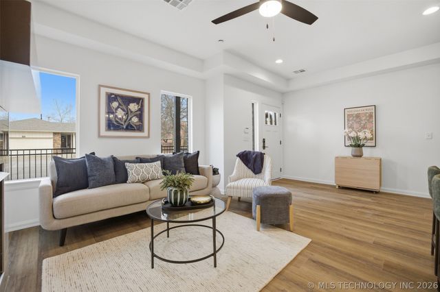 504 E B Street 2102, Jenks, OK 74037