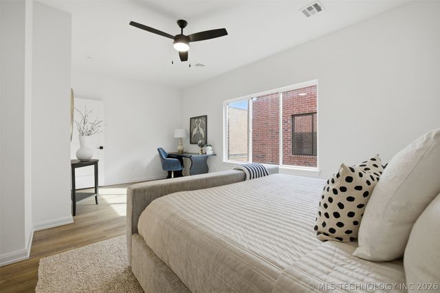 504 E B Street 2102, Jenks, OK 74037