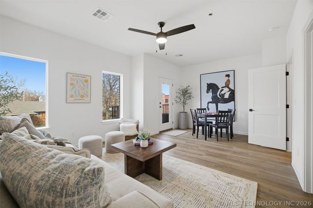 504 E B Street 2102, Jenks, OK 74037