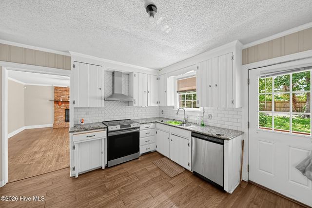 2207 Stallings Drive, Kinston, NC 28504
