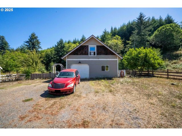 94360 WILLANCH Ln, North Bend, OR 97459