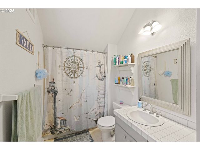 94360 WILLANCH Ln, North Bend, OR 97459