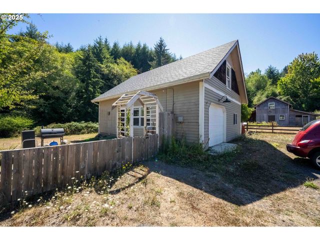 94360 WILLANCH Ln, North Bend, OR 97459