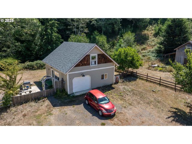 94360 WILLANCH Ln, North Bend, OR 97459