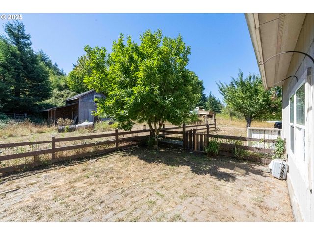 94360 WILLANCH Ln, North Bend, OR 97459