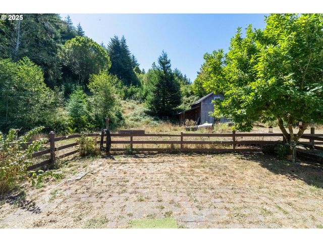 94360 WILLANCH Ln, North Bend, OR 97459