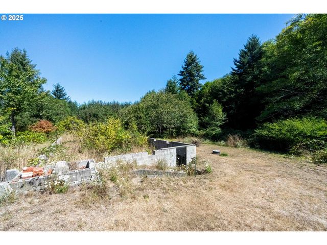 94360 WILLANCH Ln, North Bend, OR 97459