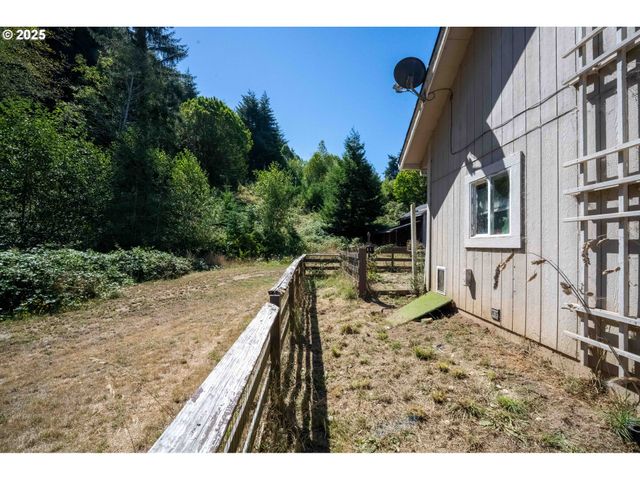 94360 WILLANCH Ln, North Bend, OR 97459