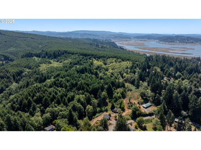 94360 WILLANCH Ln, North Bend, OR 97459