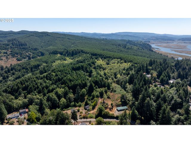 94360 WILLANCH Ln, North Bend, OR 97459