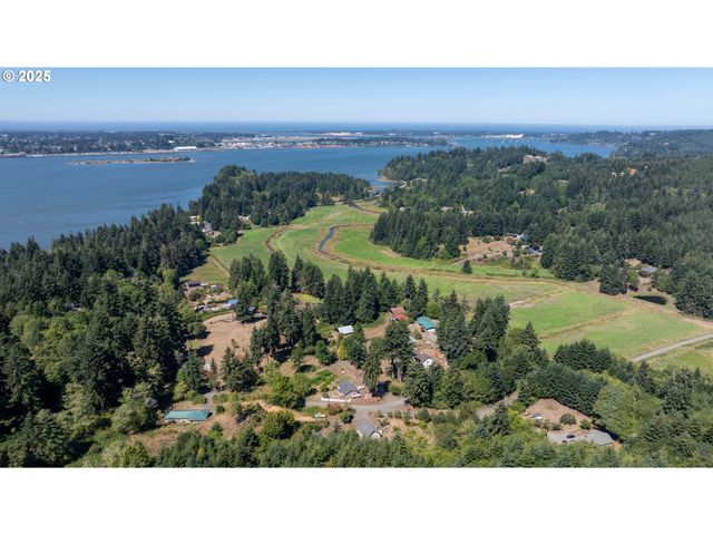 94360 WILLANCH Ln, North Bend, OR 97459