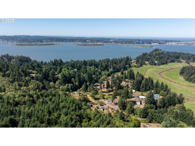 94360 WILLANCH Ln, North Bend, OR 97459