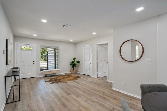 8303 Briarwood LN, Austin, TX 78757