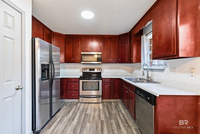 906 St Nicholas Avenue, Brewton, AL 36426