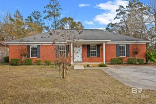 906 St Nicholas Avenue, Brewton, AL 36426