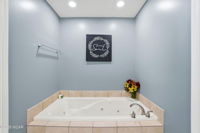 6477 Woods Drive, Lima, OH 45801