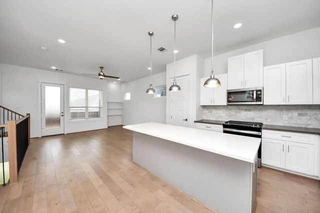 4623 Cochran Street, Houston, TX 77009