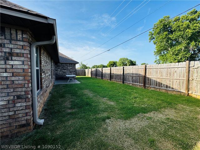 104 Chelsea Lane, Pocola, OK 74902