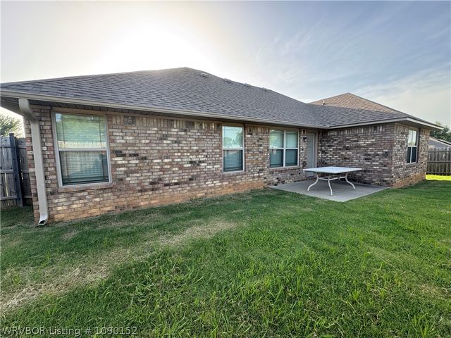 104 Chelsea Lane, Pocola, OK 74902