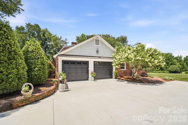 3115 Oakmont Road, Statesville, NC 28625