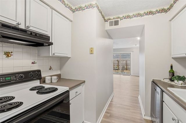 130 Jamestown Ct, Scott Twp, PA 15216