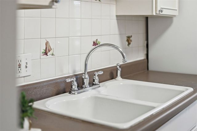 130 Jamestown Ct, Scott Twp, PA 15216