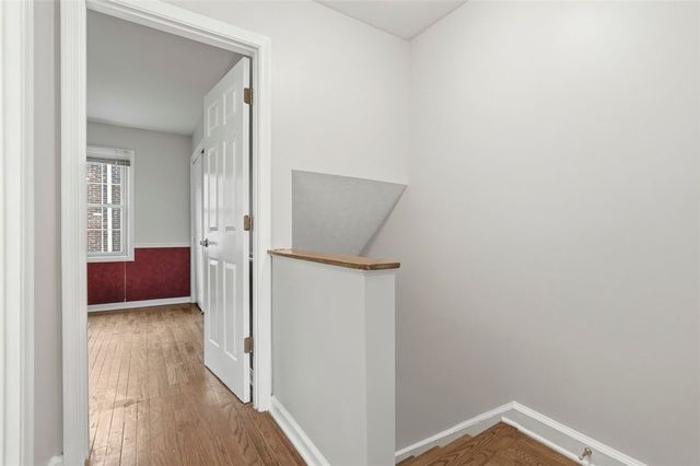 130 Jamestown Ct, Scott Twp, PA 15216