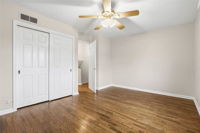 130 Jamestown Ct, Scott Twp, PA 15216