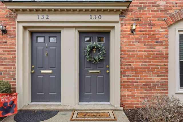 130 Jamestown Ct, Scott Twp, PA 15216