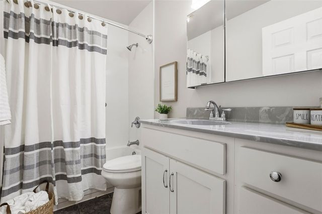 130 Jamestown Ct, Scott Twp, PA 15216