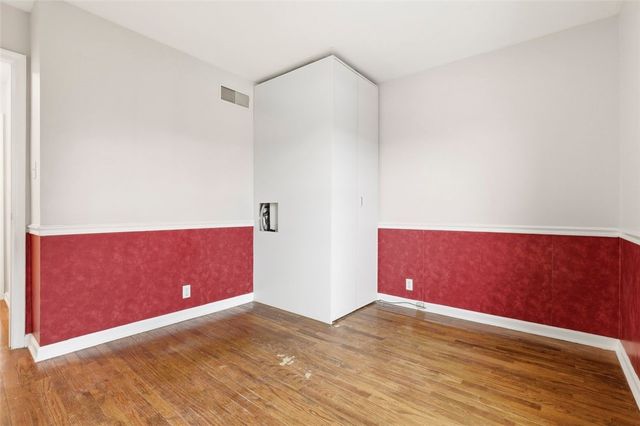 130 Jamestown Ct, Scott Twp, PA 15216