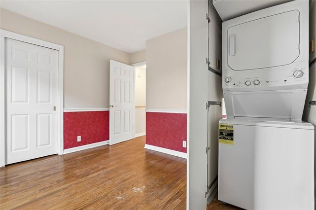 130 Jamestown Ct, Scott Twp, PA 15216