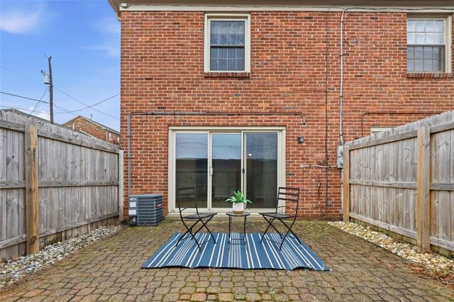 130 Jamestown Ct, Scott Twp, PA 15216