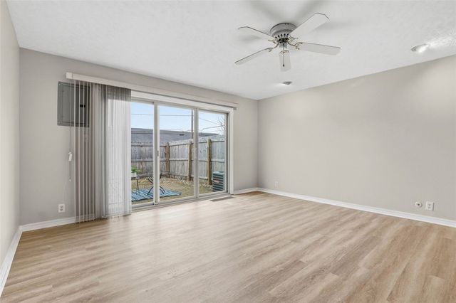 130 Jamestown Ct, Scott Twp, PA 15216