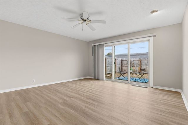 130 Jamestown Ct, Scott Twp, PA 15216