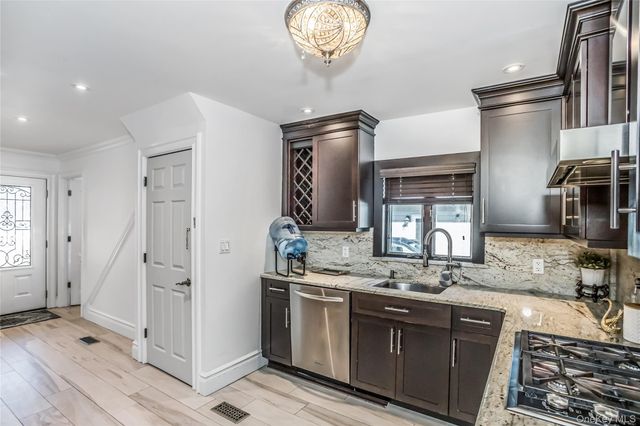 45 Concord Street, Lynbrook, NY 11563