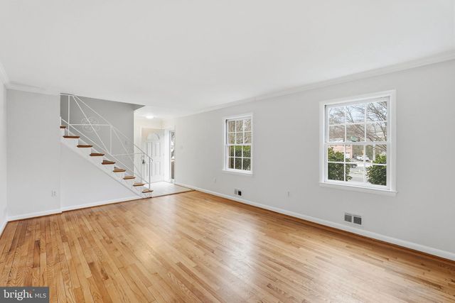 9901 FERNWOOD RD, Bethesda, MD 20817