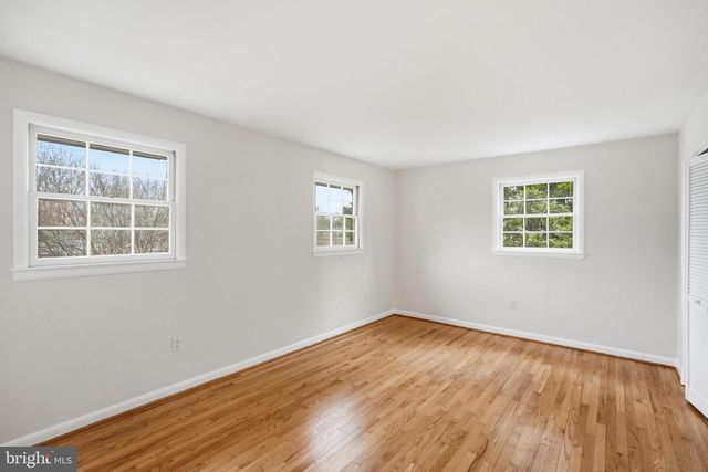 9901 FERNWOOD RD, Bethesda, MD 20817