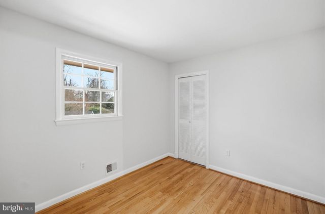 9901 FERNWOOD RD, Bethesda, MD 20817