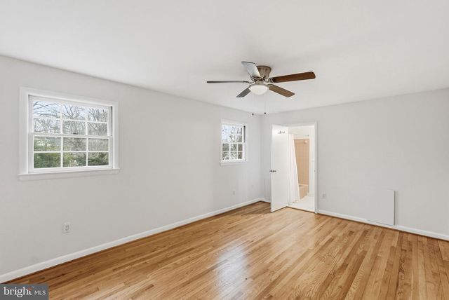 9901 FERNWOOD RD, Bethesda, MD 20817